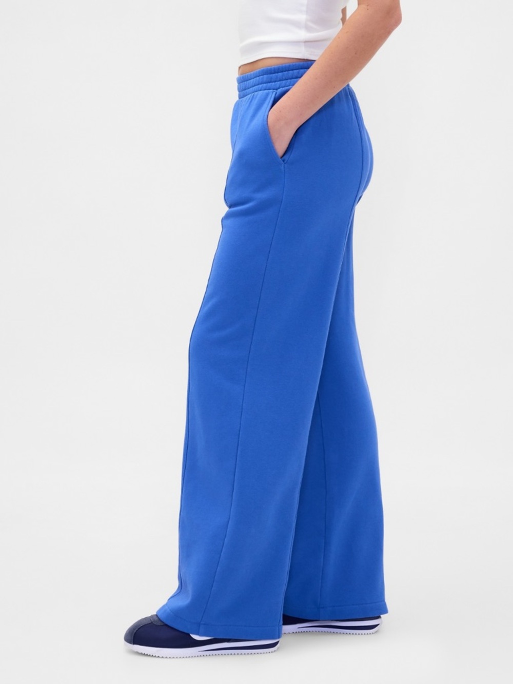 Gap Vintage Soft Wide-Leg Sweatpants
in Dazzling blue